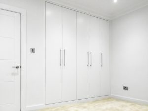 Contemporary style 5 plain doors fitted wardrobe with LED lighting