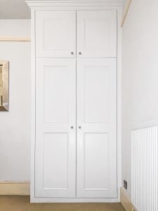 Traditional style alcove fitted wardrobe