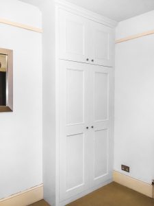 Traditional style alcove fitted wardrobe