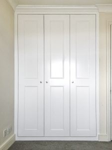 Traditional style alcove fitted wardrobe