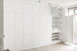 Bi-folded Doors Huge Contemporary Style Fitted Wardrobe.