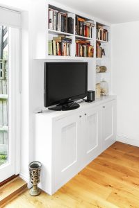 Media unit with bookshelves