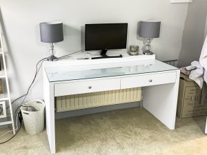 Desk table with drawers hiding the radiator