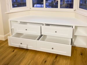 Window seat with drawers